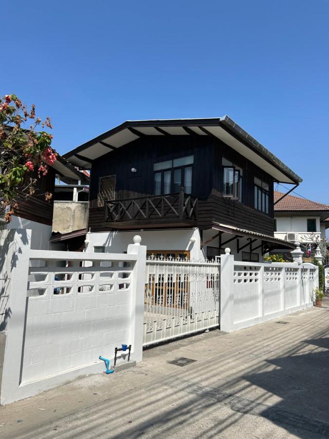 Cozy Villa In Chiangmai Old Town Chiang Mai Extérieur photo